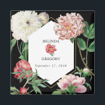 Aquarellfarbene Rosa-Peonies-Blume Hochzeiten Schw Magnet<br><div class="desc">Ein wunderschönes Aquarell-Rosa und Weiße Pfannkuchen Blume Hochzeitsdesign mit goldenem geometrischem Rahmen auf schwarzem Hintergrund. Ein einzigartiges Design, das Vintage botanische Tornfloralen in Rosa und Weiß verwendet. Ein elegantes, rosa-weiße Pfannkuchen mit Blumenmuster und einem Hauch von Grün. Ein elegantes geometrisches Rahmen Gastgeschenk Hochzeit Magnet Design mit modernen Elementen. Auch die...</div>
