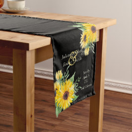 Aquarellfarbene Sonnenblumen auf schwarzer Hochzei Großer Tischläufer