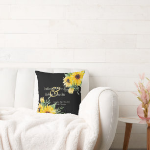 Aquarellfarbene Sonnenblumen auf schwarzer Hochzei Kissen