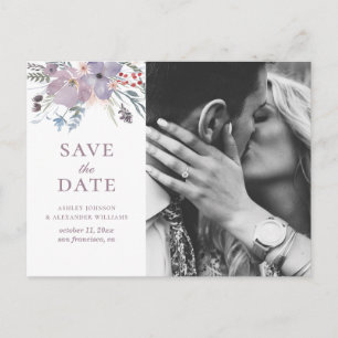 Aquarellfarbene violette Blumen. Save the Date Postkarte