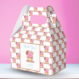 Aquarellfarbener Pinkkuchen mit Schokoladendusche Geschenkschachtel