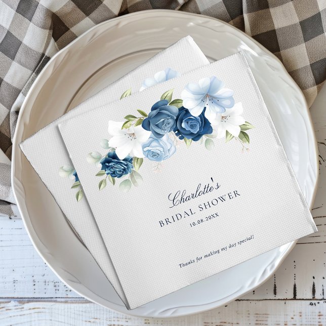Aquarellfarbenes blaues Brautparty Serviette (Elegant Dusty Blue Floral Watercolor Script Bridal Shower Paper Napkins)