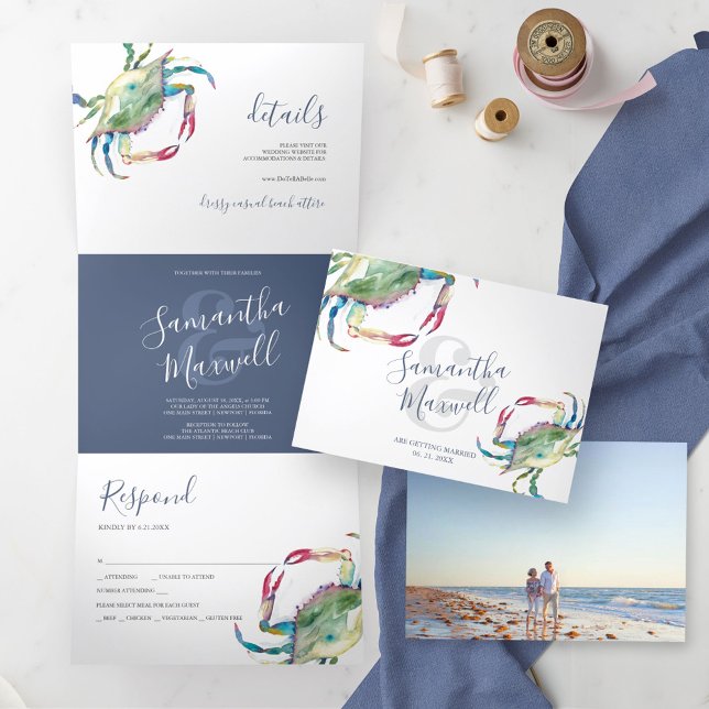Aquarellkrebse Trifold Beach Hochzeit Einladung (All in one beach wedding invitation features watercolor blue crab art by Victoria Grigaliunas)