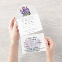 Aquarelllupine und Gebirge