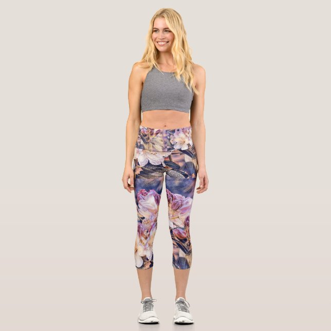 Aquarellmalerei einer lila Azeenblüte Capri Leggings (Vorderseite)