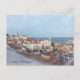 Aquarellmalerei im Bezirk Alfama in Lissabon Postkarte