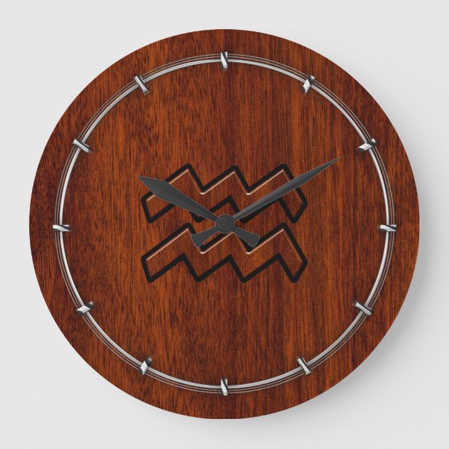 Aquarius Zodiac Sign Mahogany Wood Style Große Wanduhr (Vorderseite)