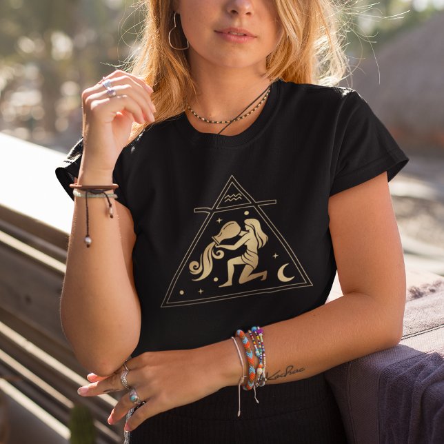 Aquarius-Zodiac-Sternenflugelement in Gold T-Shirt (Von Creator hochgeladen)
