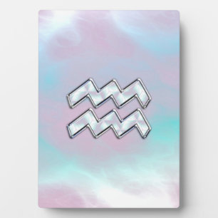 Aquarius Zodiac Symbol auf der Mutter der Perlende Fotoplatte