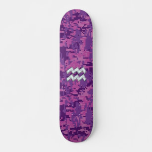 Aquarius Zodiac-Symbol auf der rosa digitalen Camo Skateboard