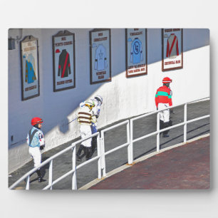 Aqueducts Top Jockeys auf dem Weg zum Paddock Fotoplatte