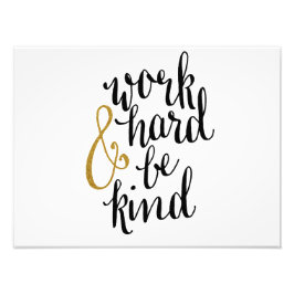 Arbeit hart und sei ein freundliches Poster
