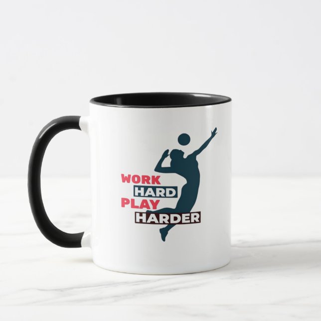 Arbeit harte Wiedergabe so Hard Volleyball Spieler Tasse (Links)
