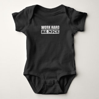 Arbeit schwer Motivierend Zitat schön Inspiration Baby Strampler