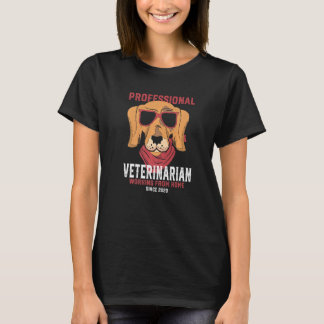 Arbeit von Zuhause Veterinary Vet Tech Dog Veteran T-Shirt