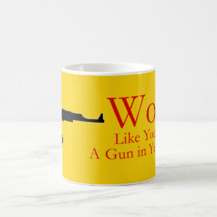 Arbeit wie Sie haben ein Gewehr in Ihrer hinteren Tasse