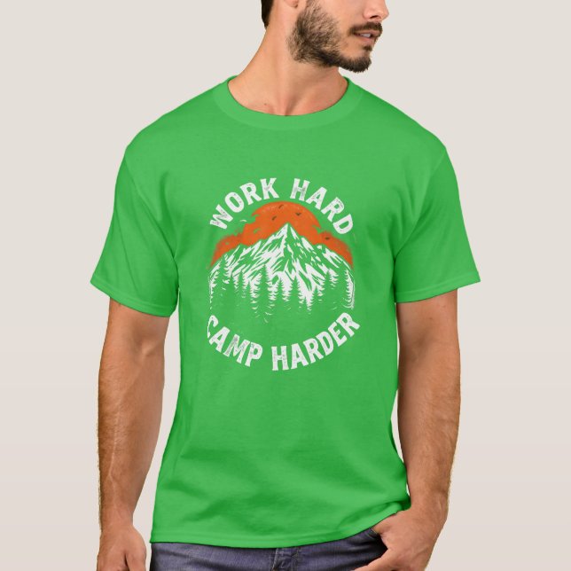 Arbeite Hart Camp Harder Apparel Freund T-Shirt (Vorderseite)