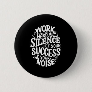 Arbeite hart in Stille, lass deinen Erfolg Motivat Button