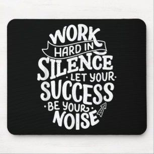 Arbeite hart in Stille, lass deinen Erfolg Motivat Mousepad