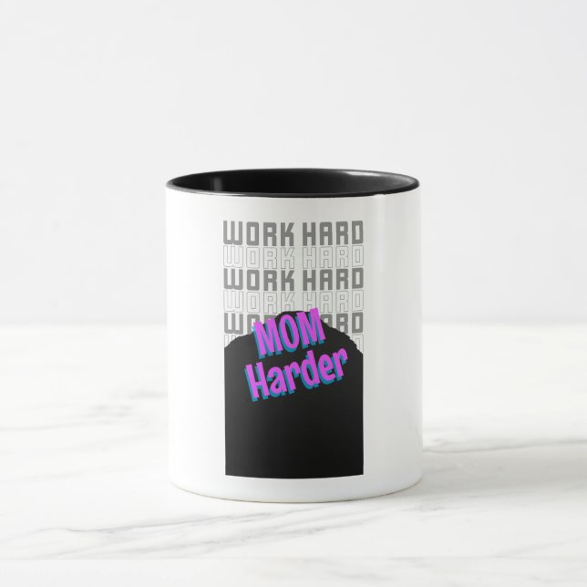 Arbeite Hart Mama Härter Arbeitende Mama Tasse (Zentrum)