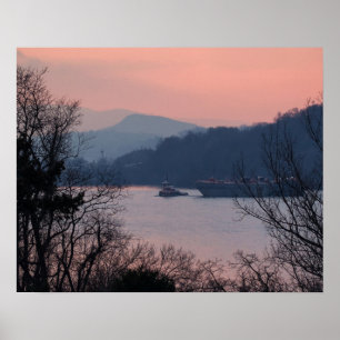 Arbeiten am Fluss bei Sonnenuntergang Poster