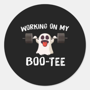 Arbeiten an meinem Boo-T-Shirt Halloween Tote Lift Runder Aufkleber