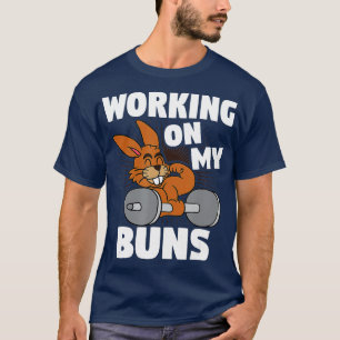 Arbeiten an meinen Ostersonnigen Fitnessstudios T-Shirt