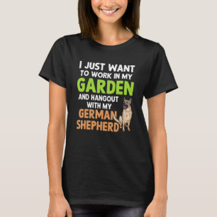 Arbeiten In Meinem Garten Und Abhängen Mit Meinem T-Shirt