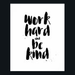 Arbeiten Sie hart und seien Sie ein Motivierend Ko Poster<br><div class="desc">Arbeite hart und sei nett - und großartige Dinge werden dir gehören. Angesagte Typografie großartiger Wörter zum Leben. Stickereien in einem zeitgenössischen Look. Klassisches Schwarz auf Weiß.</div>