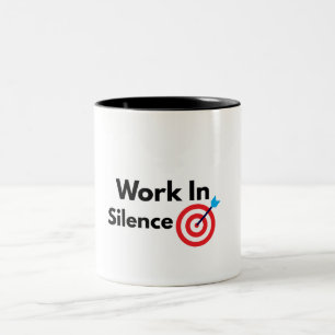 Arbeiten Sie in Stille Motivationaler Erfolg Minds Zweifarbige Tasse