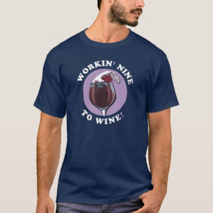 Arbeiten von neun an den Wein   Zitat für Weinlieb T-Shirt