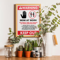 Arbeiten von Zuhause-Mama Behielt-Out-Signierung