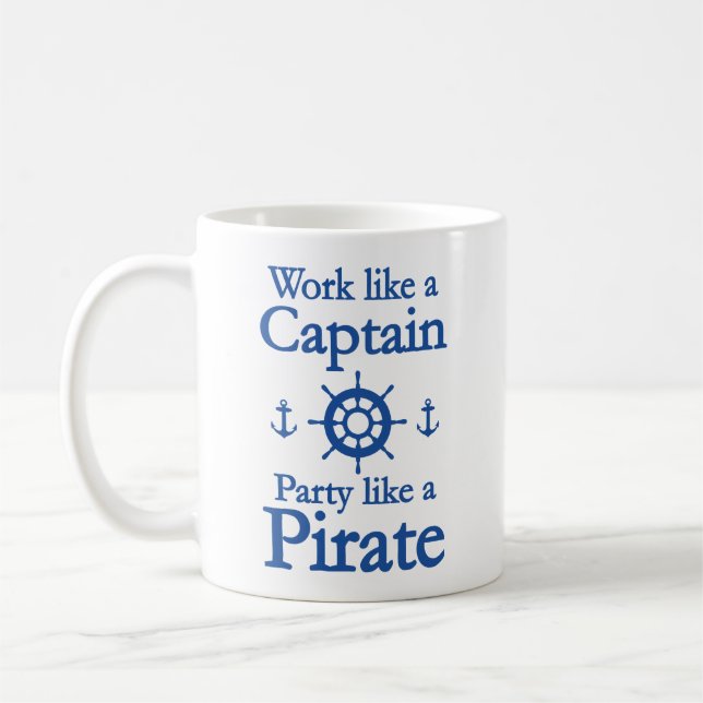 Arbeiten wie ein Captain-Party wie eine Piratencof Kaffeetasse (Links)