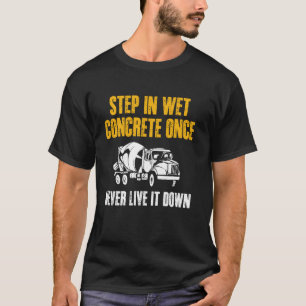 Arbeitertrupp steigt in nassen Beton T-Shirt