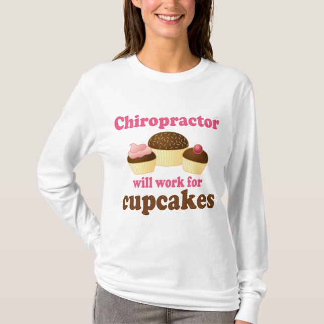 Arbeitet für Kuchen-Chiropraktor T-Shirt (Vorderseite)