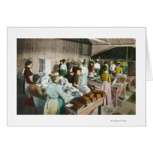 Arbeitnehmer, die Goodies verpackenFresno, CA