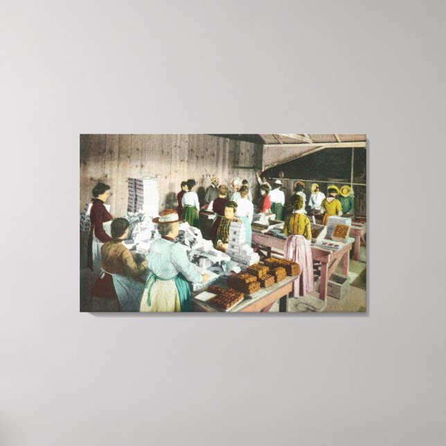 Arbeitnehmer, die Goodies verpackenFresno, CA Leinwanddruck (Vorderseite)