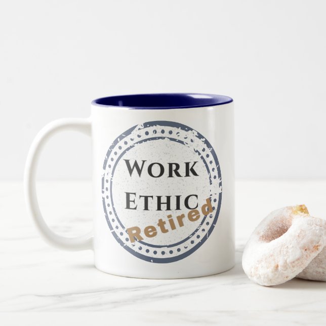 Arbeitsmoral: Ruhestand Zweifarbige Tasse (Mit Donut)