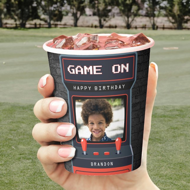 Arcade Game Foto Bridge Retro Pappbecher (Von Creator hochgeladen)