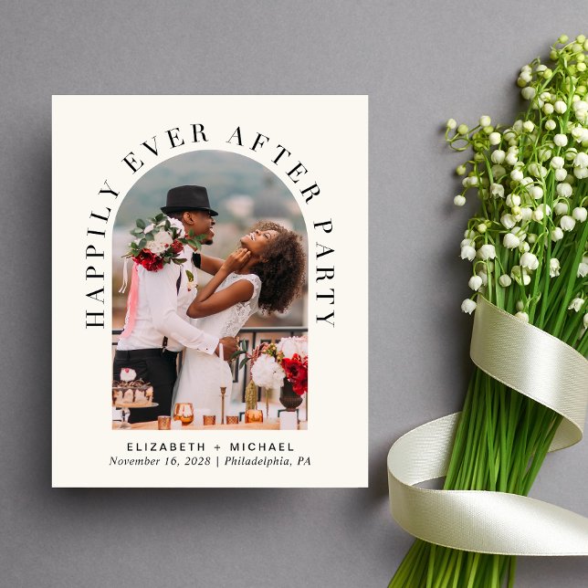 Arch Foto QR Code Cream Wedding Reception Einladun (Celebrate your love story with an invitation showcasing your favorite photo in an elegant arch frame)