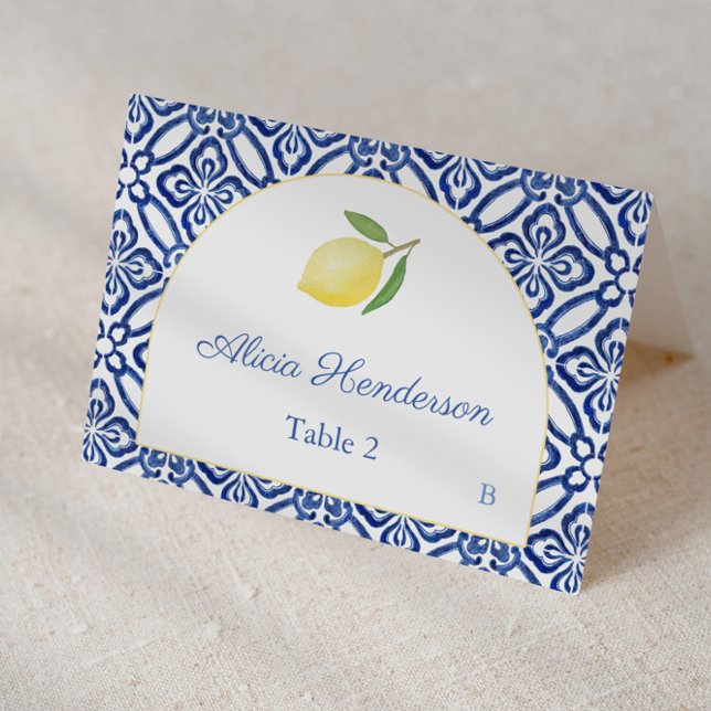 Arch Shape Lemon Blue Tiles Wedding Platzkarte Tischnummer (Blue and white Italian tiles with arch and single watercolor lemon individual place card for wedding)