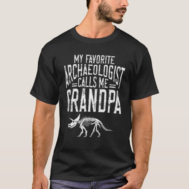 Archaeology My Favorite Archaeologist Calls Me Gra T-Shirt (Vorderseite)