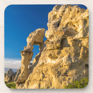 Arche innerhalb eines Arsches entlang der weißen  Getränkeuntersetzer