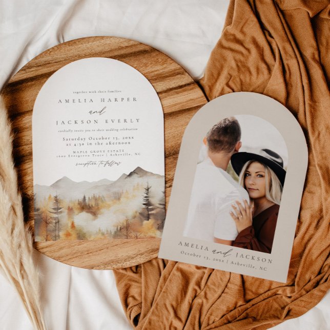 Arched Boho Watercolor Mountain Wedding Einladung (Von Creator hochgeladen)