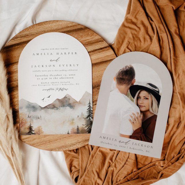 Arched Boho Watercolor Mountain Wedding Einladung (Von Creator hochgeladen)