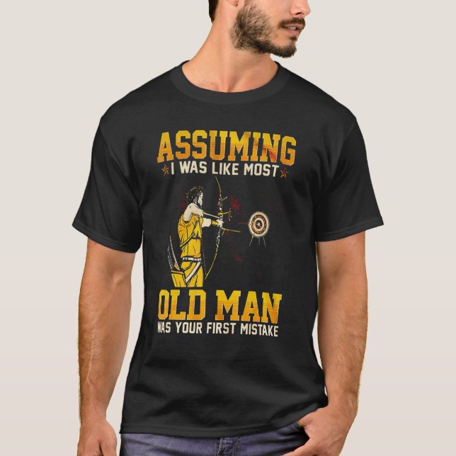 Archery geht davon aus, dass der älteste Mann der  T-Shirt (Vorderseite)