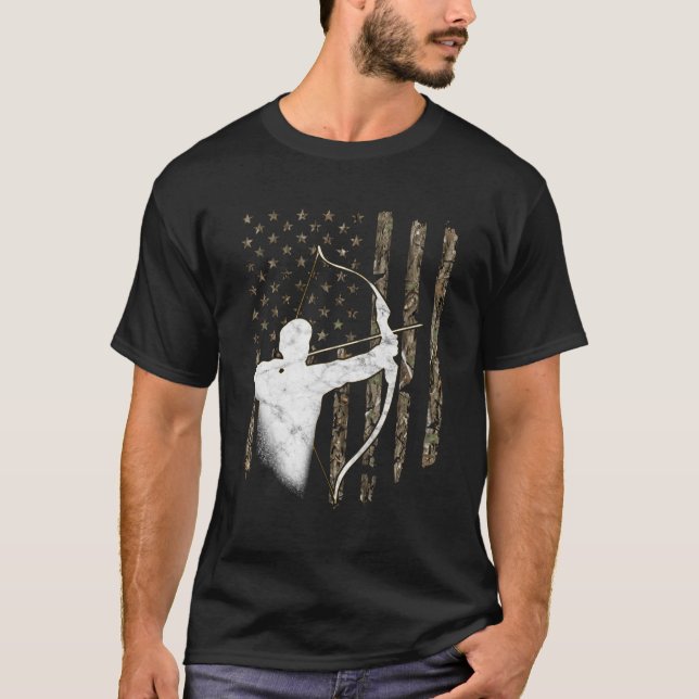 Archery Recurve Long Bow American Flag Camouflage T-Shirt (Vorderseite)