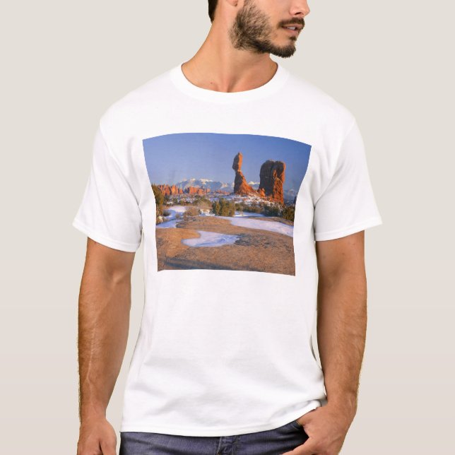 ARCHES NATIONAL PARK, UTAH. USA. Balanceakt T-Shirt (Vorderseite)