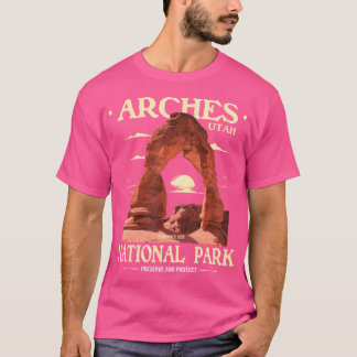 Arches Nationalpark - Retro Camping Locarno T-Shirt