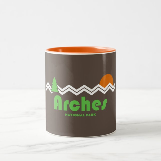 Arches Nationalpark Retro Zweifarbige Tasse (Mittel)